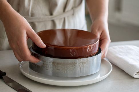 Astuces pour démouler sans casser vos entremets et gâteaux de fête