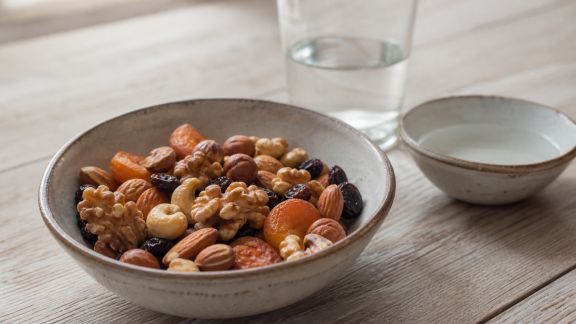 Trucs pour redonner du croquant aux noix et fruits secs avant usage
