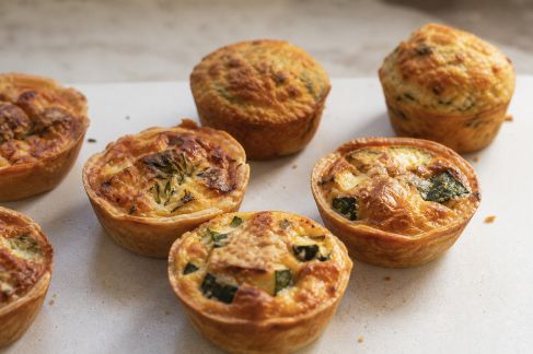 Mini-quiches et cakes salés faciles : des recettes express pour Noël
