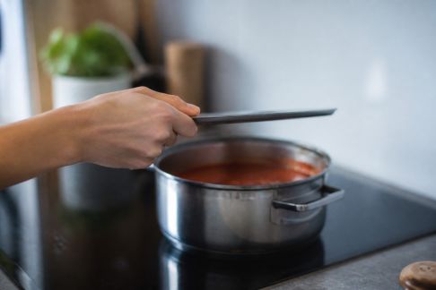Petits conseils pour éviter les projections lors de la cuisson des sauces