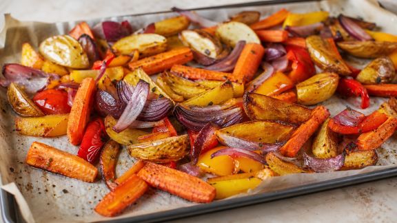 Recettes faciles de légumes rôtis au four pour un accompagnement de fête gourmand