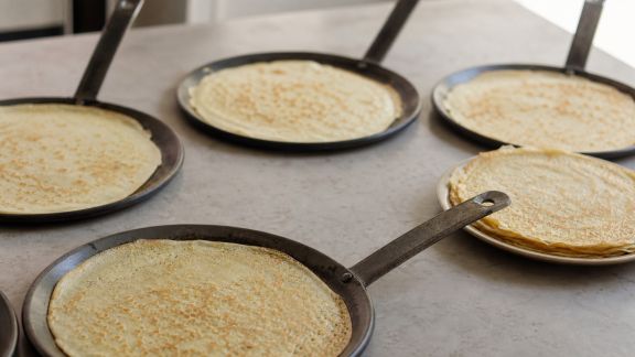 Comparatif des poêles à crêpes : quelles références pour le goûter de Noël en famille ?