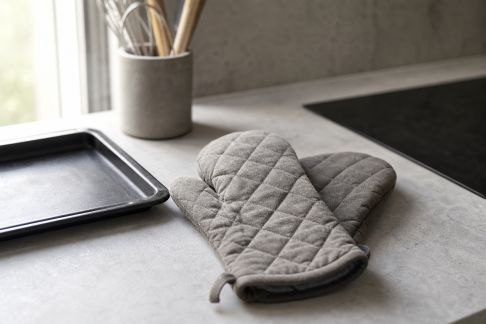 Gants de cuisine thermorésistants : sécurité et praticité pendant les grandes occasions