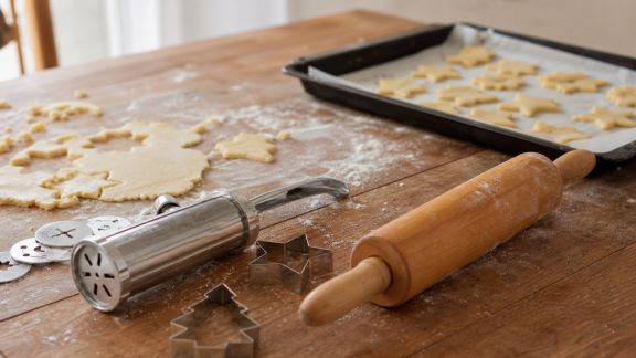 Test des outils à pâte : rouleaux, découpoirs et presses pour Noël