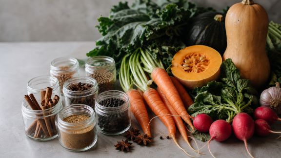 L’art d’associer les épices aux produits de saison pour sublimer vos plats