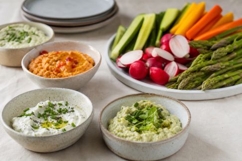 Dips et sauces fraîches pour sublimer les crudités du printemps